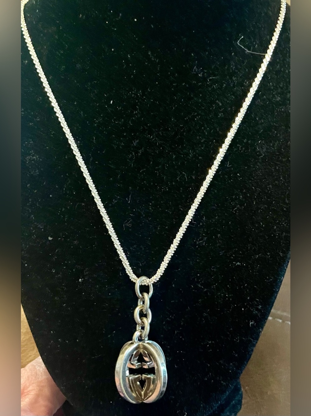 Gucci, authentic Silver Interlocking GG Pendant Necklace - Picture 2 of 6